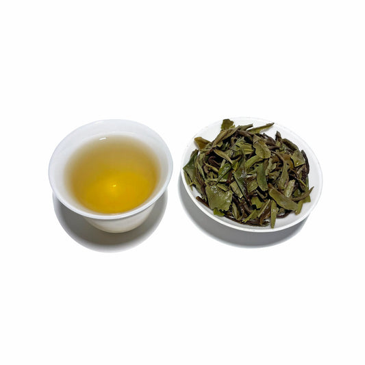 Rooteas king peony white tea liquid