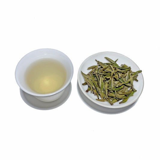 Rooteas silver needle white tea liquid